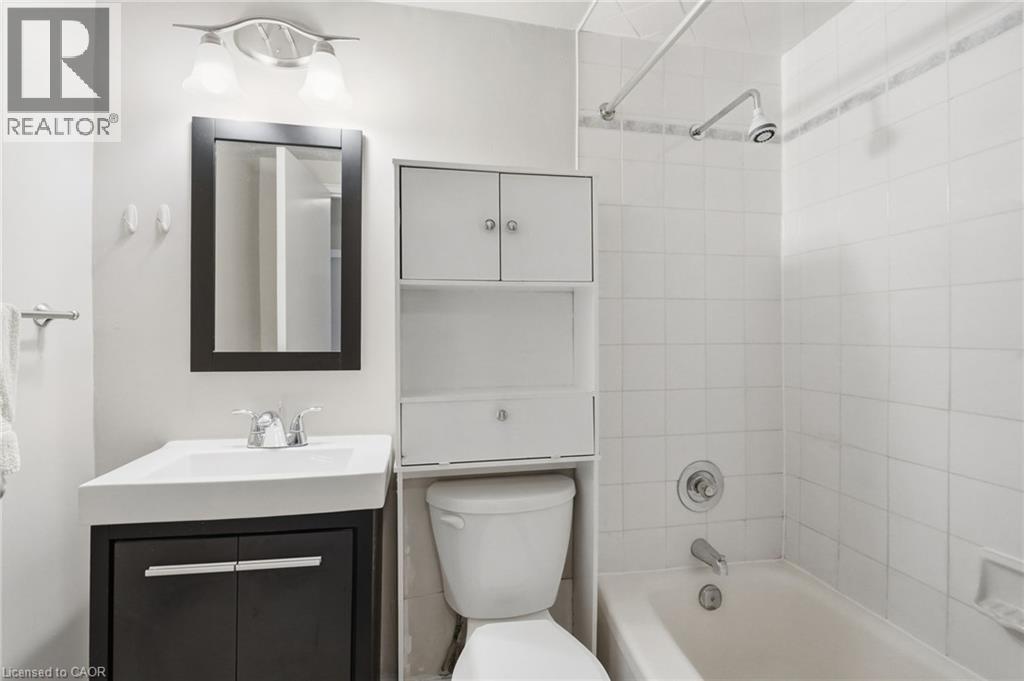 81 Charlton Avenue E Unit# 904 Property Photo 18