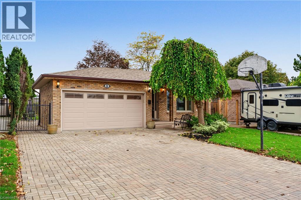 8 Valanna Court Property Photo 1