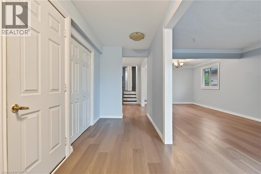 8 Valanna Court Property Photo 4