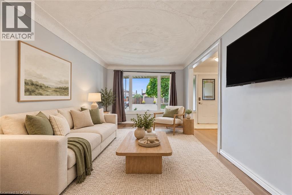 8 Valanna Court Property Photo 5