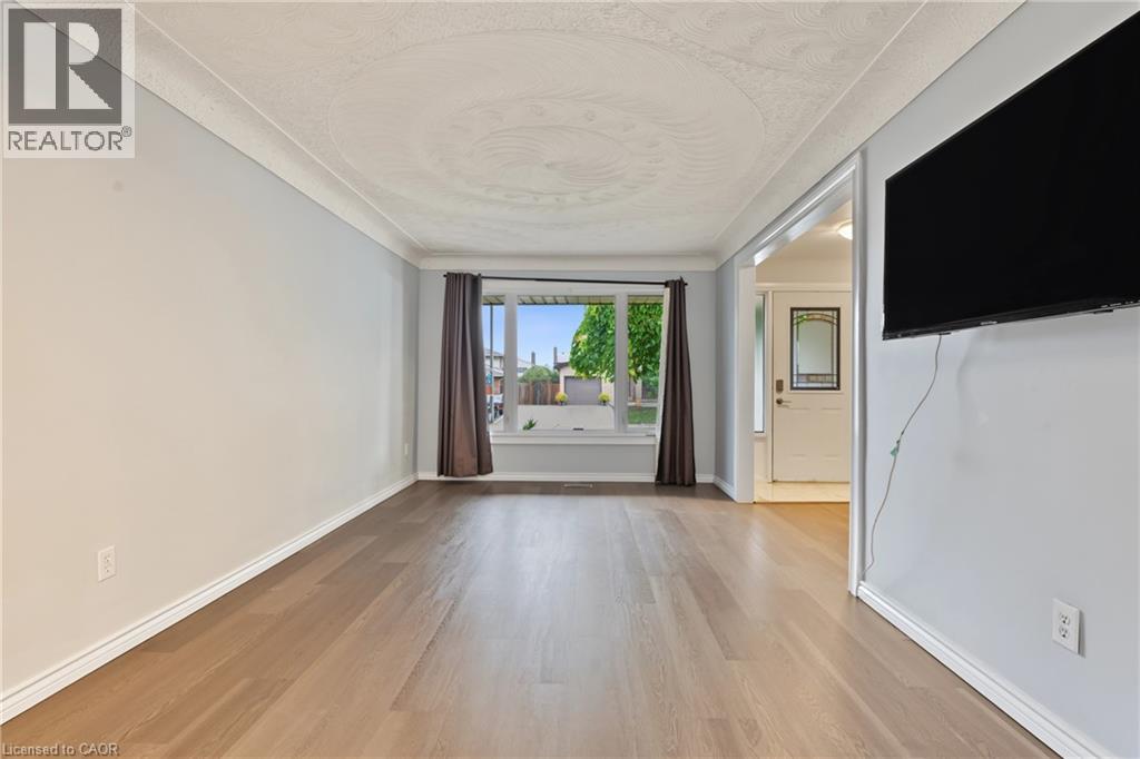 8 Valanna Court Property Photo 8