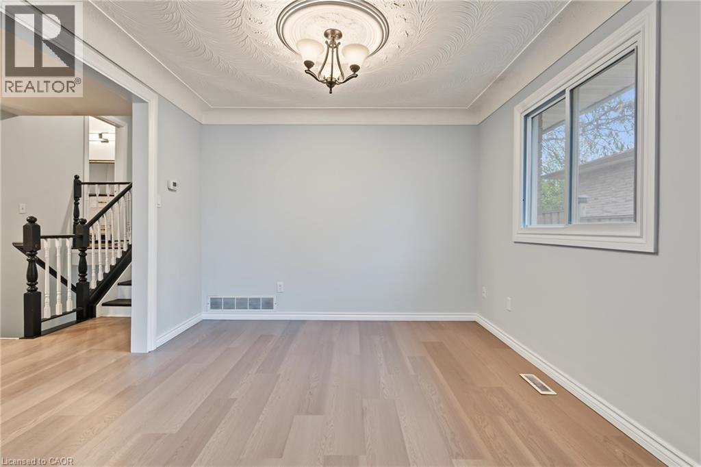 8 Valanna Court Property Photo 9