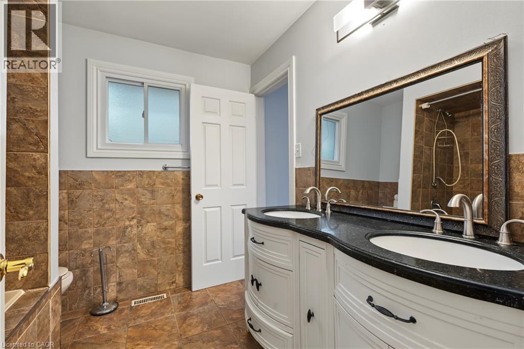 8 Valanna Court Property Photo 13