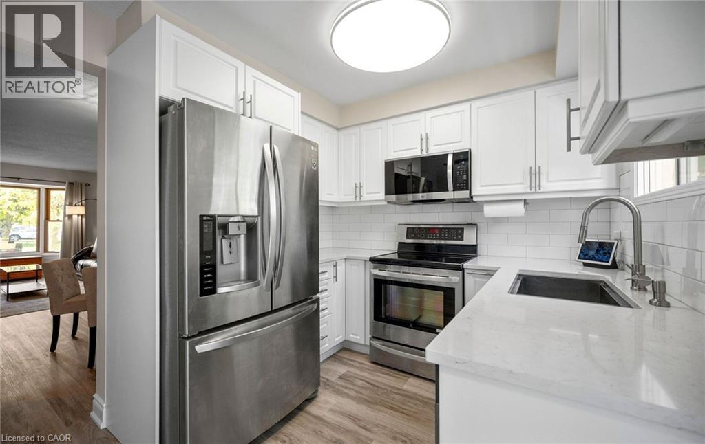 2092 Hunt Crescent Property Photo 18