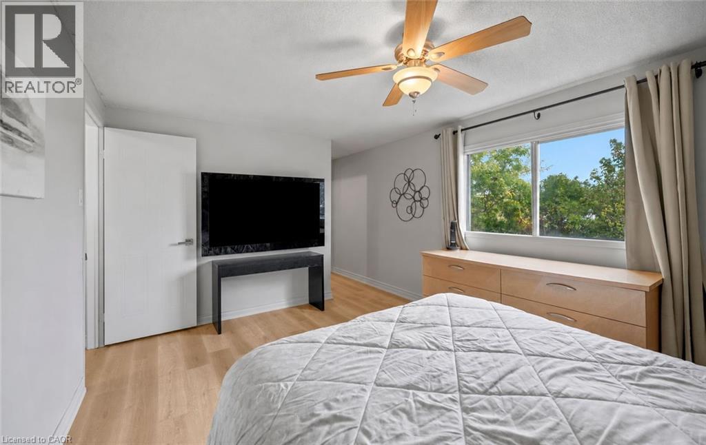 2092 Hunt Crescent Property Photo 24