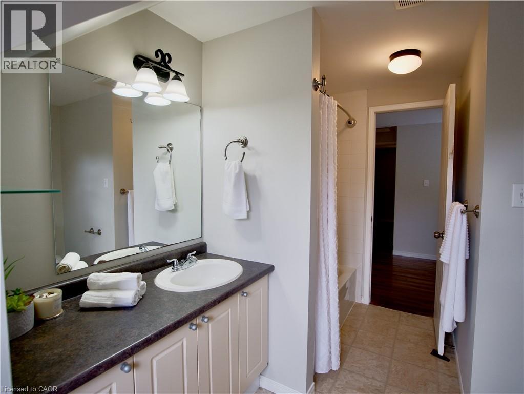 449 Exmoor Street Property Photo 18