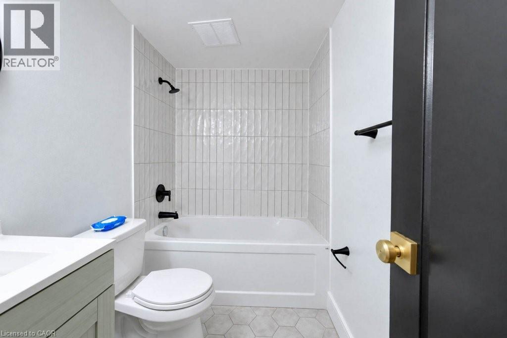 199 Ahrens Street W Property Photo 27
