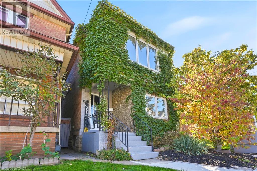 26 Sherman Avenue N Property Photo 2