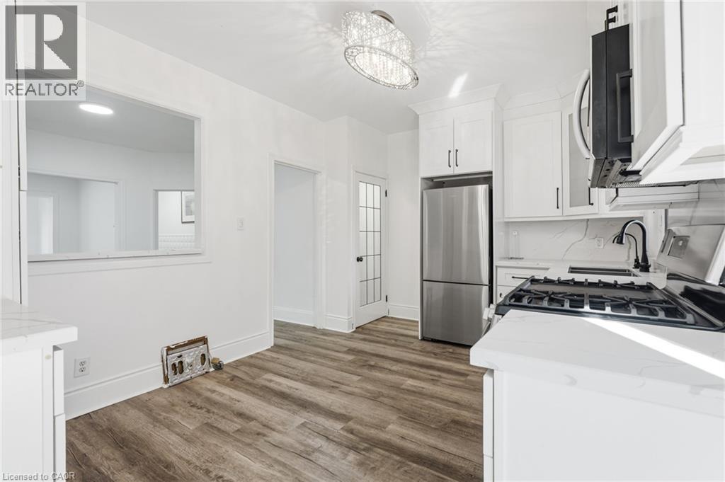 26 Sherman Avenue N Property Photo 7
