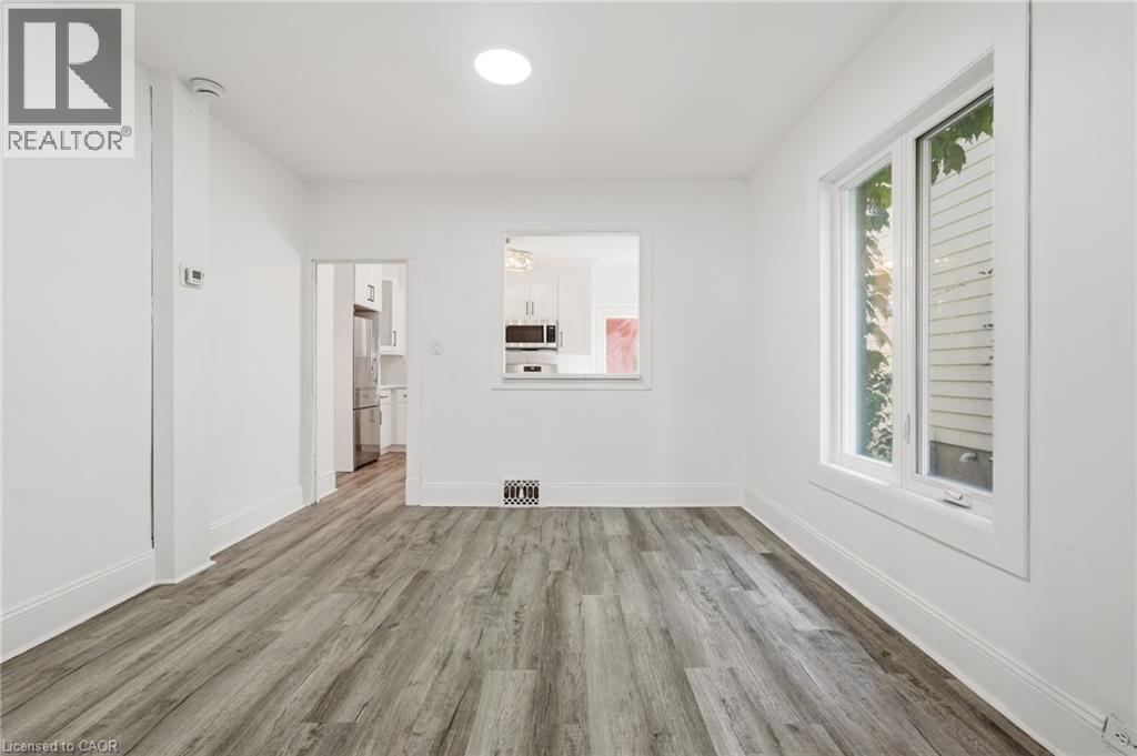 26 Sherman Avenue N Property Photo 8