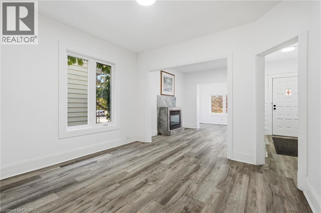 26 Sherman Avenue N Property Photo 9