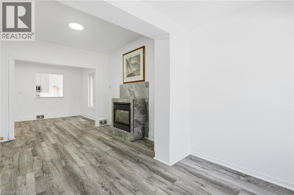 26 Sherman Avenue N Property Photo 11
