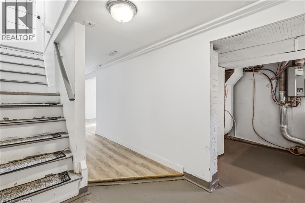 26 Sherman Avenue N Property Photo 13