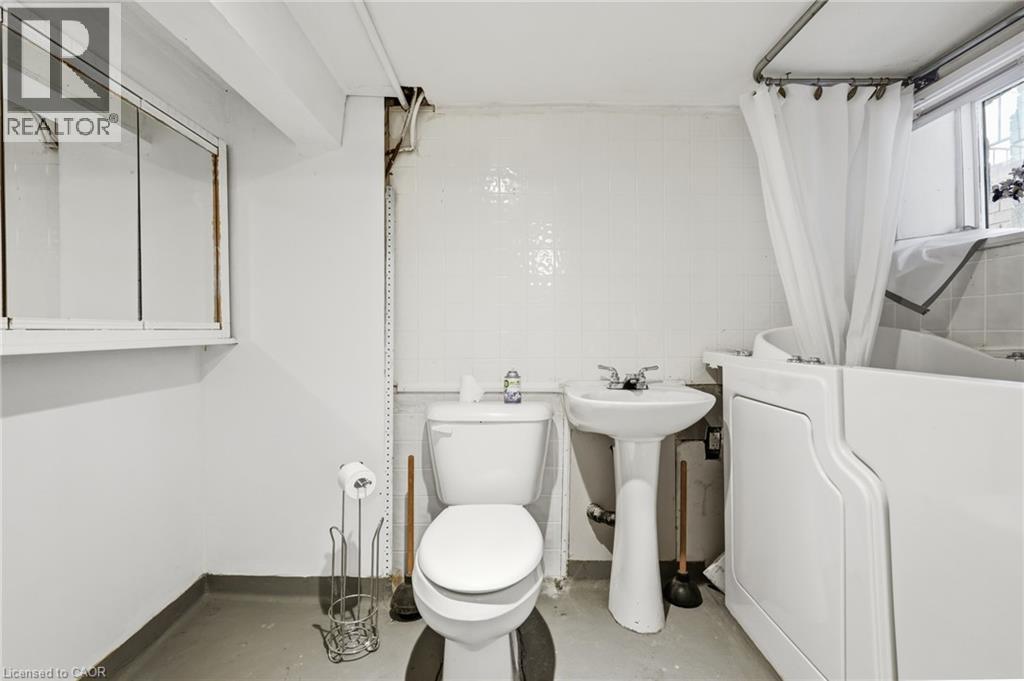 26 Sherman Avenue N Property Photo 18
