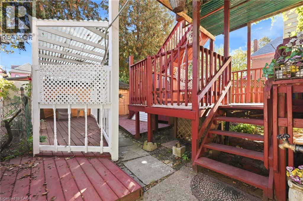 26 Sherman Avenue N Property Photo 20