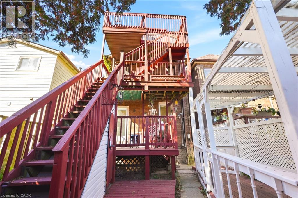 26 Sherman Avenue N Property Photo 23