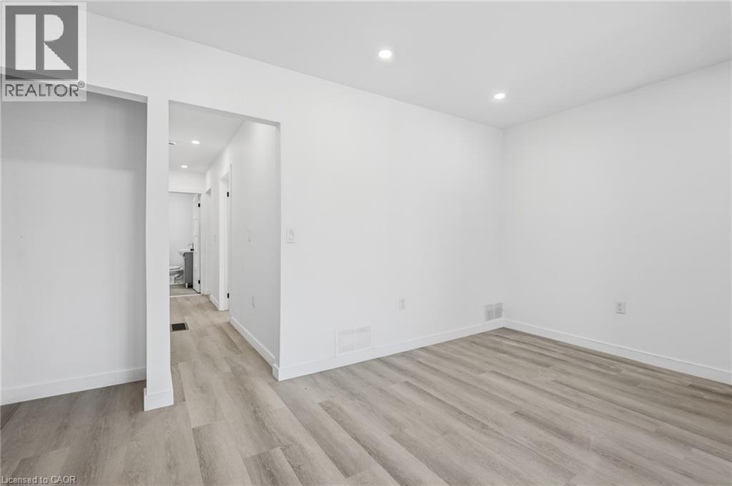 26 Sherman Avenue N Property Photo 27