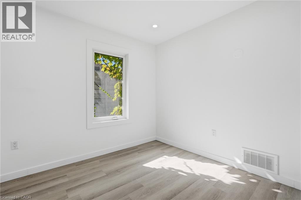 26 Sherman Avenue N Property Photo 29
