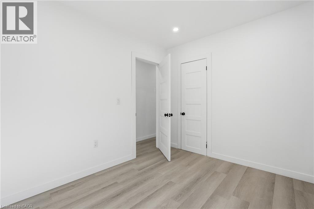 26 Sherman Avenue N Property Photo 30