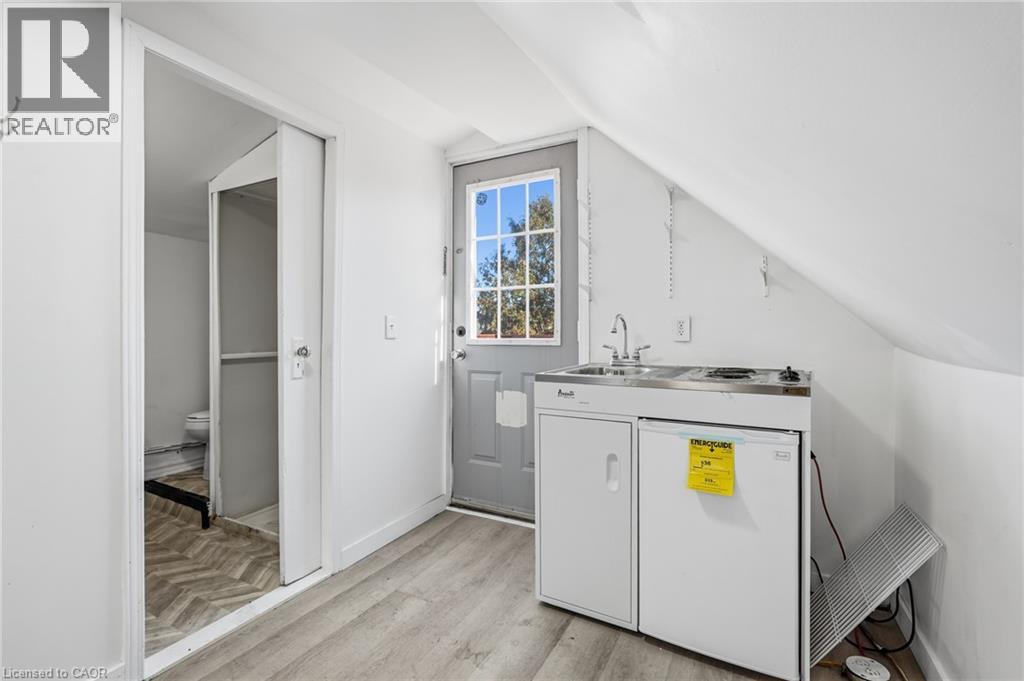 26 Sherman Avenue N Property Photo 34