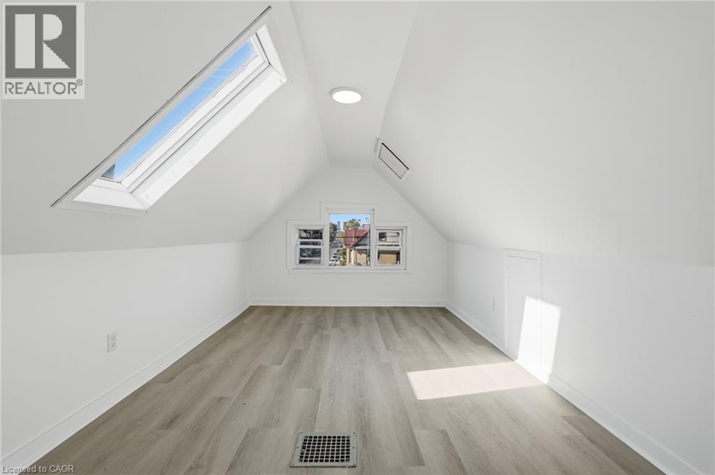 26 Sherman Avenue N Property Photo 37