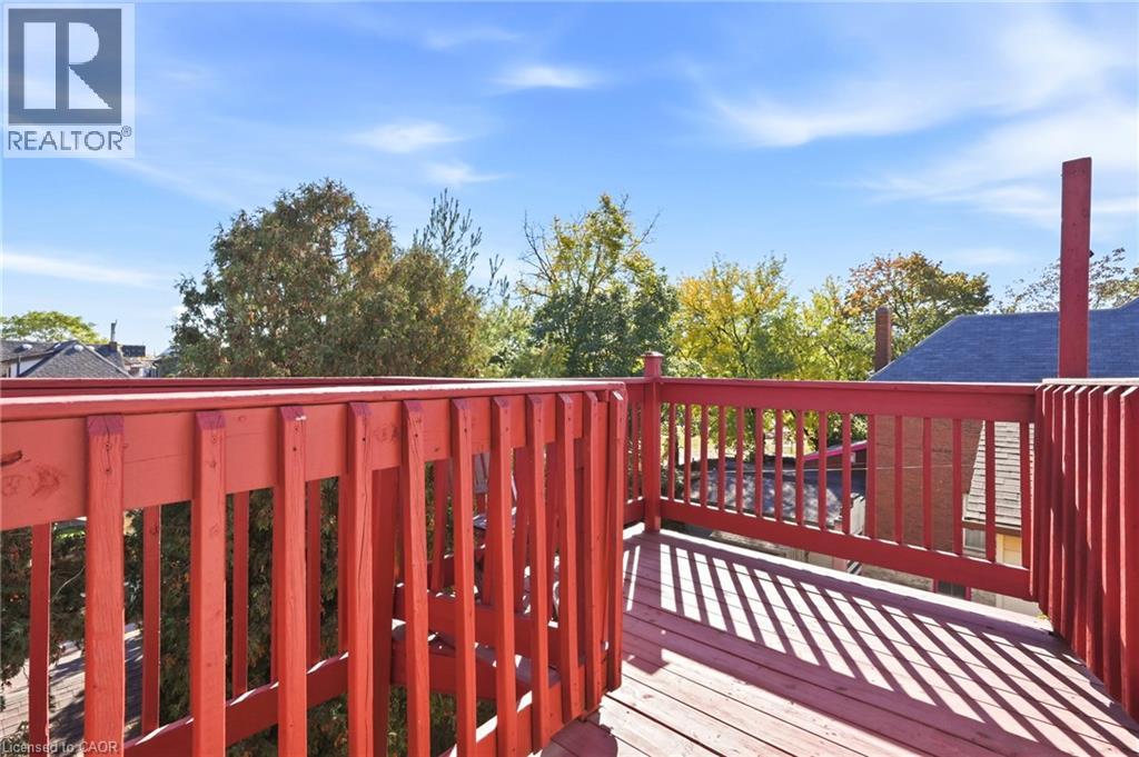 26 Sherman Avenue N Property Photo 40