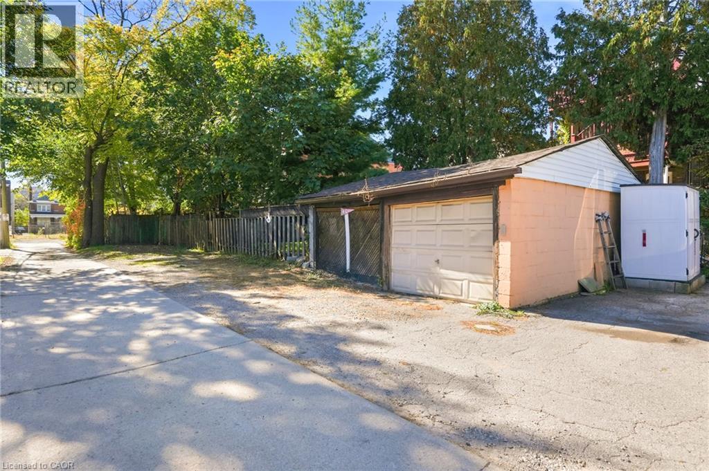 26 Sherman Avenue N Property Photo 41