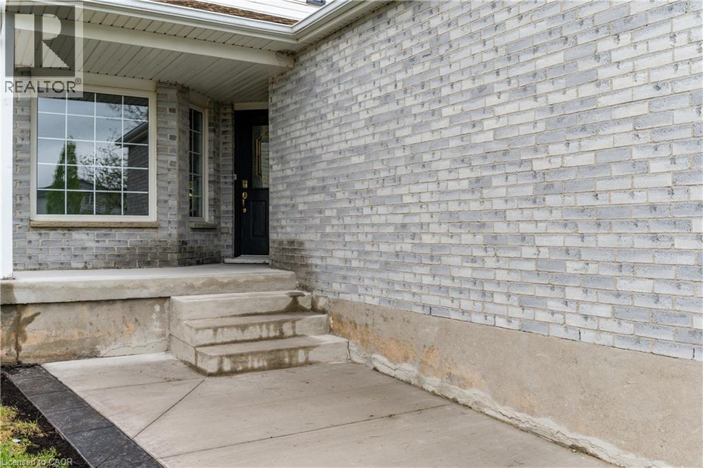 48 White Sands (upper) Court Unit# Upper Property Photo 2
