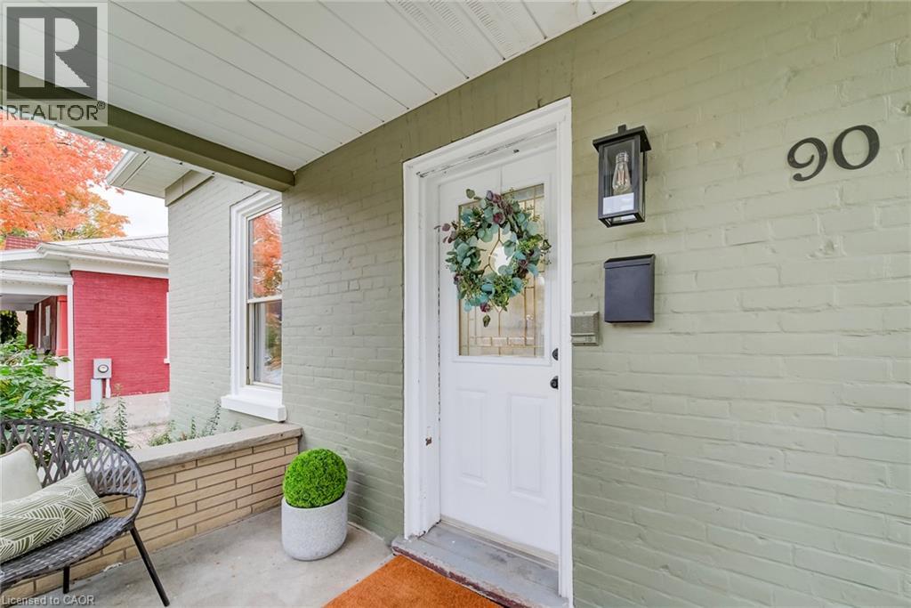 90 John Street E Property Photo 2