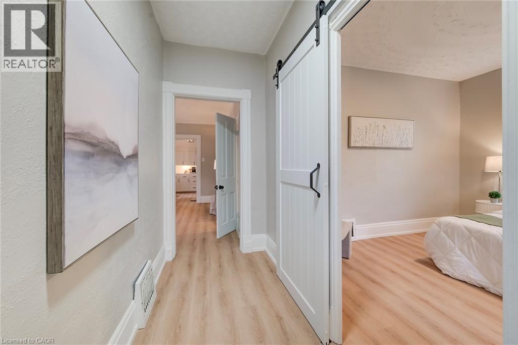 90 John Street E Property Photo 3