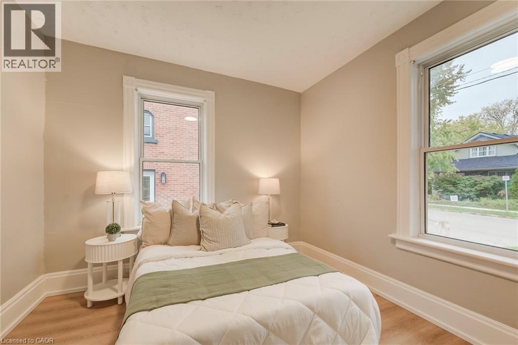 90 John Street E Property Photo 4