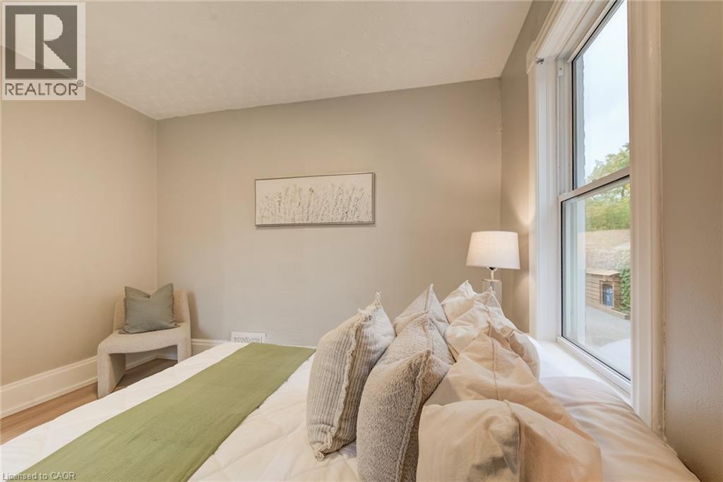 90 John Street E Property Photo 5