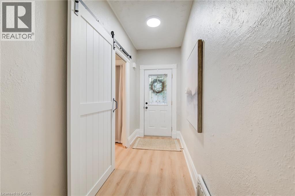90 John Street E Property Photo 6