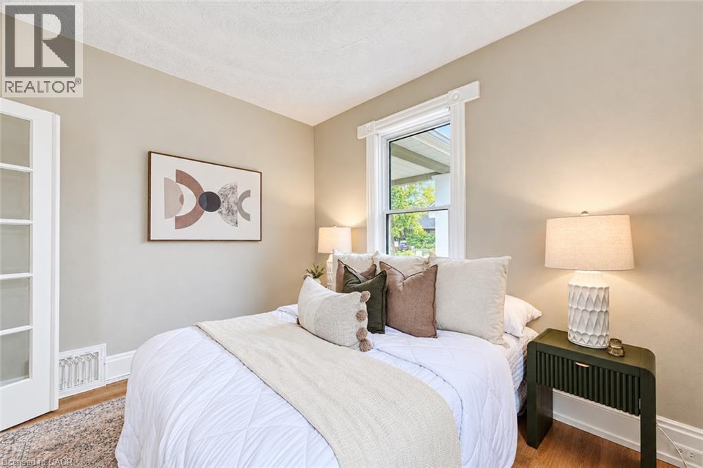 90 John Street E Property Photo 11
