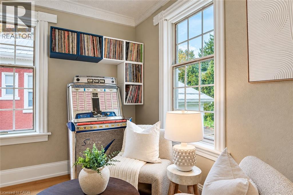 90 John Street E Property Photo 13