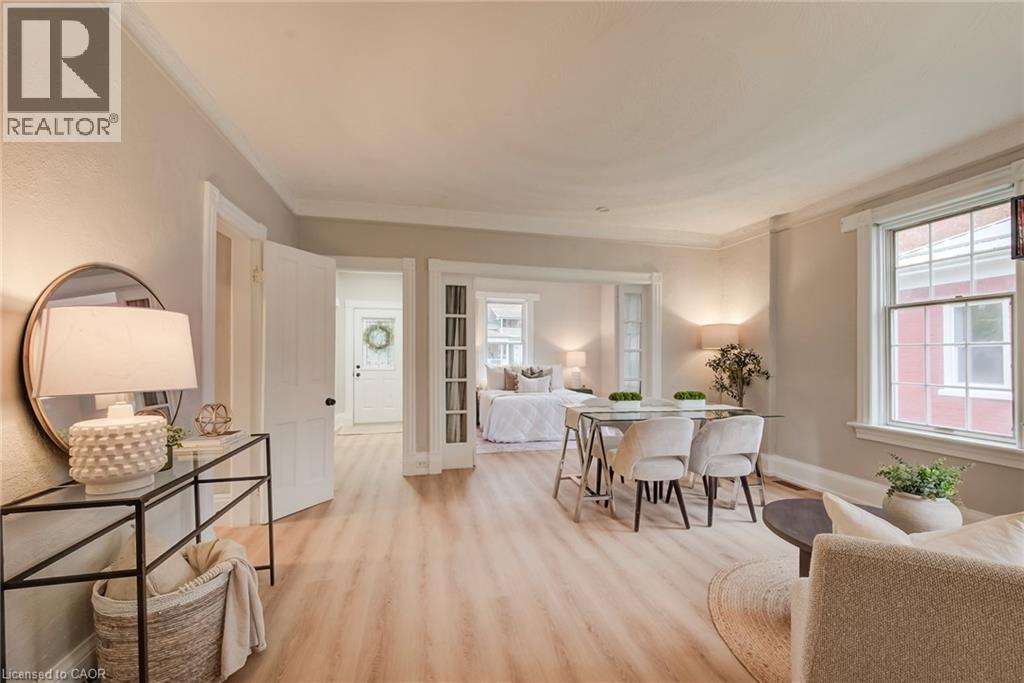 90 John Street E Property Photo 14