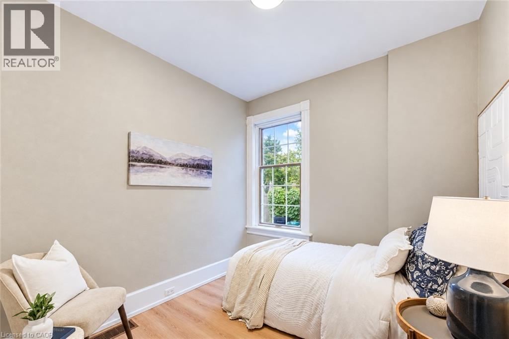 90 John Street E Property Photo 18