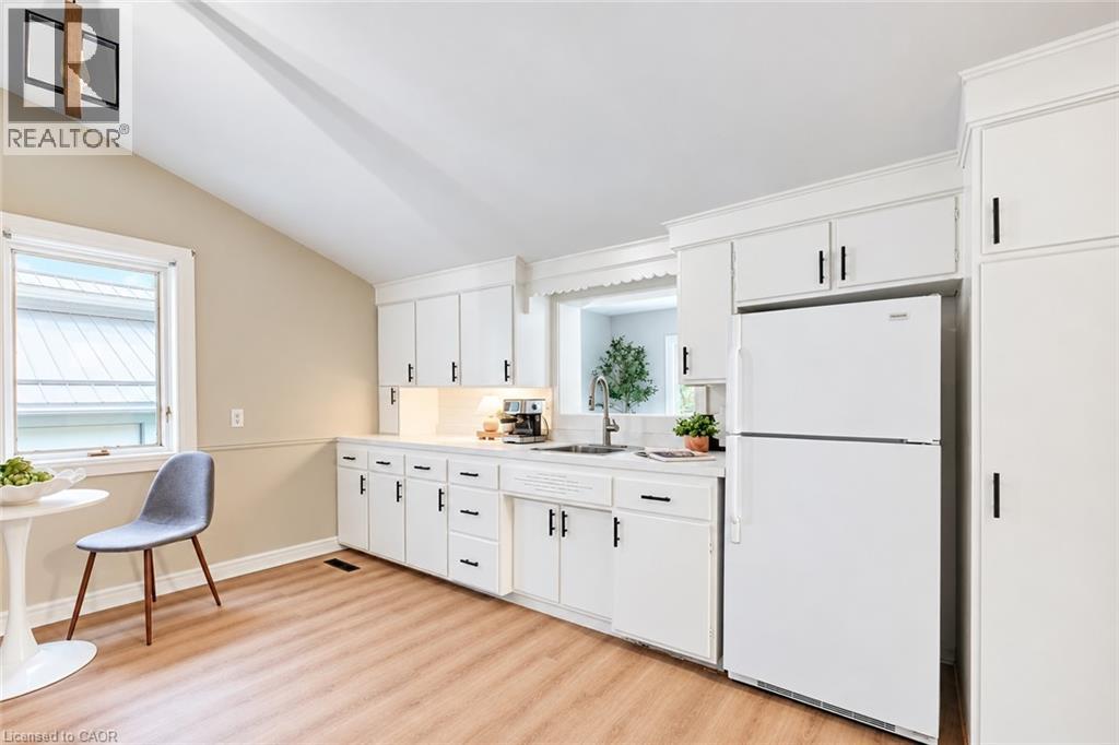 90 John Street E Property Photo 23