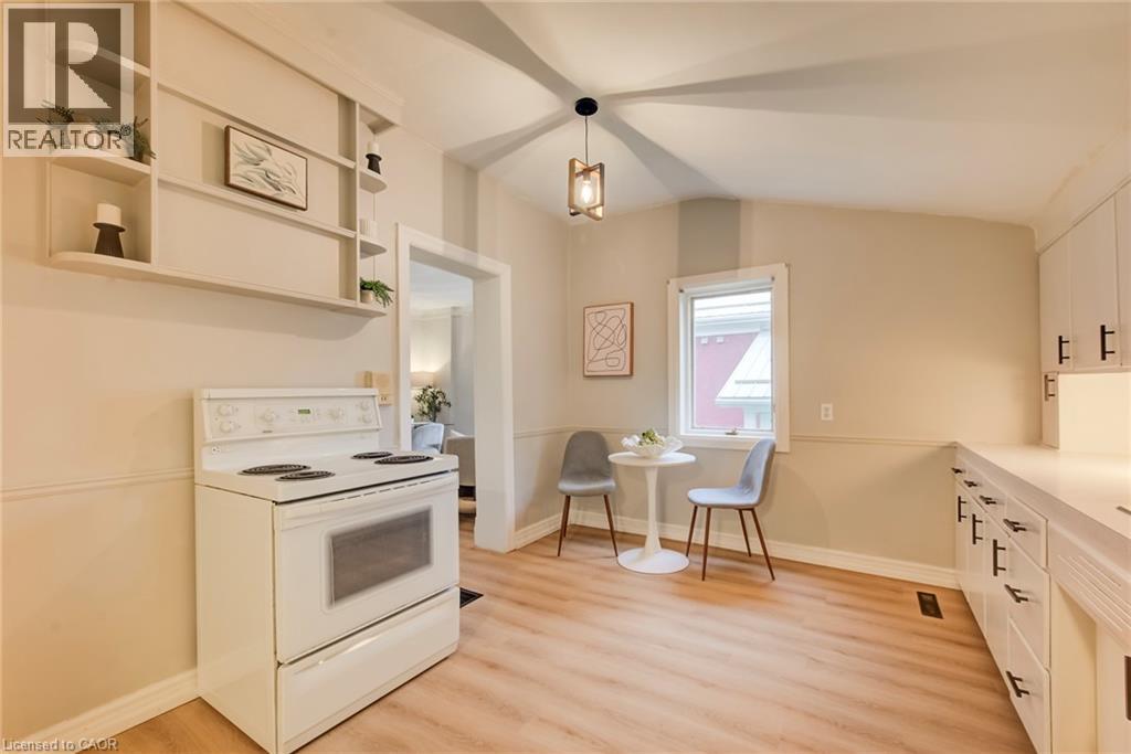 90 John Street E Property Photo 24