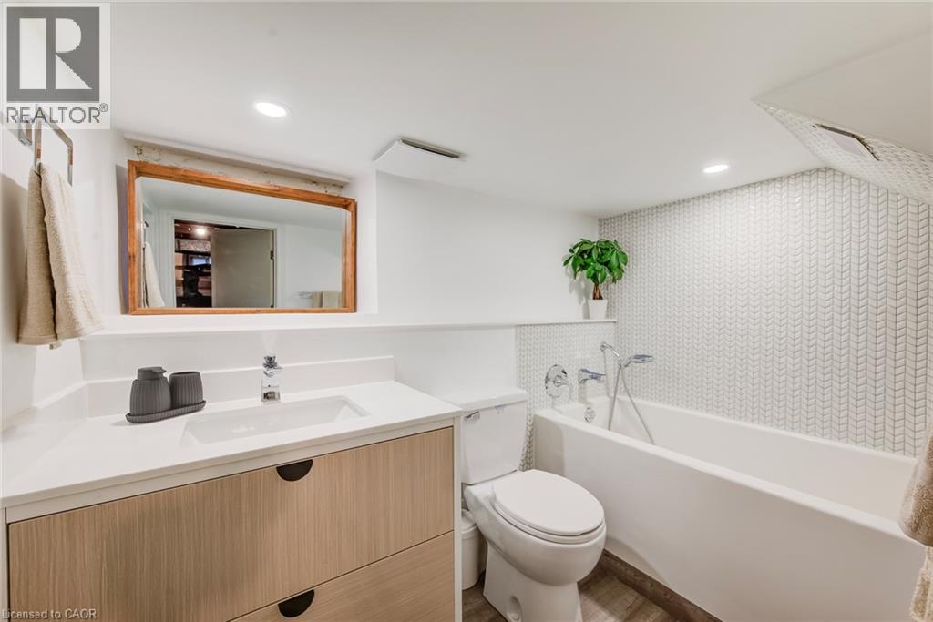 90 John Street E Property Photo 30