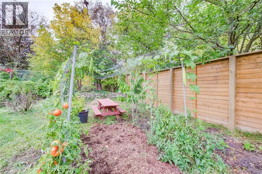 90 John Street E Property Photo 44