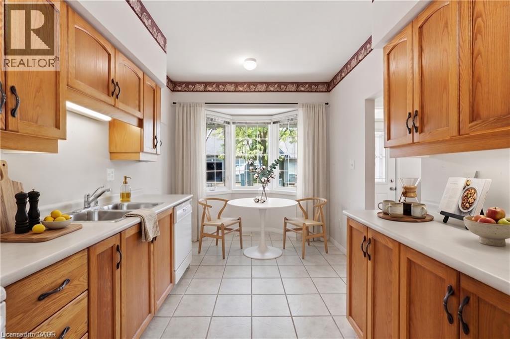 212 Stonehenge Drive Unit# 41 Property Photo 6