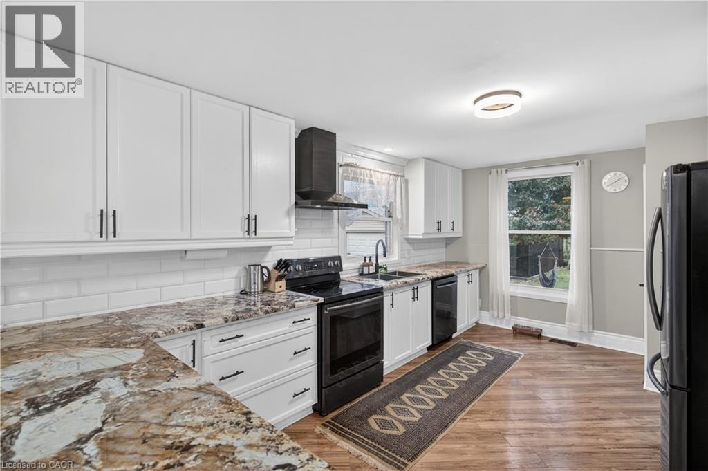 486 East 38th Street Property Photo 17