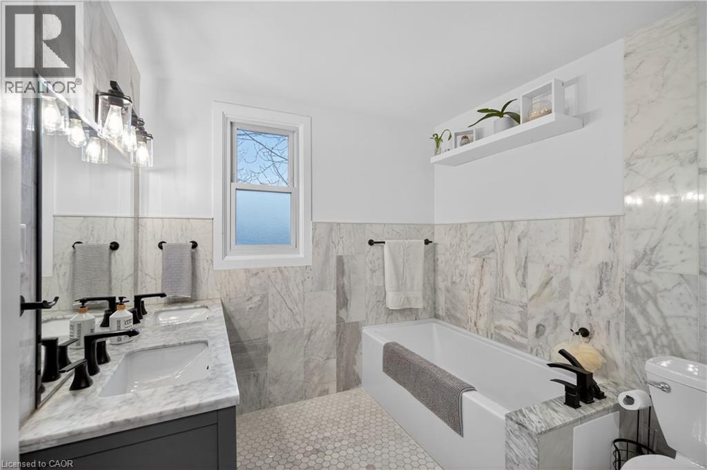 486 East 38th Street Property Photo 24