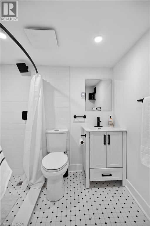 486 East 38th Street Property Photo 43