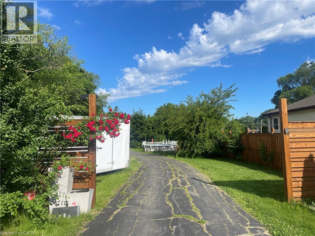 486 East 38th Street Property Photo 49