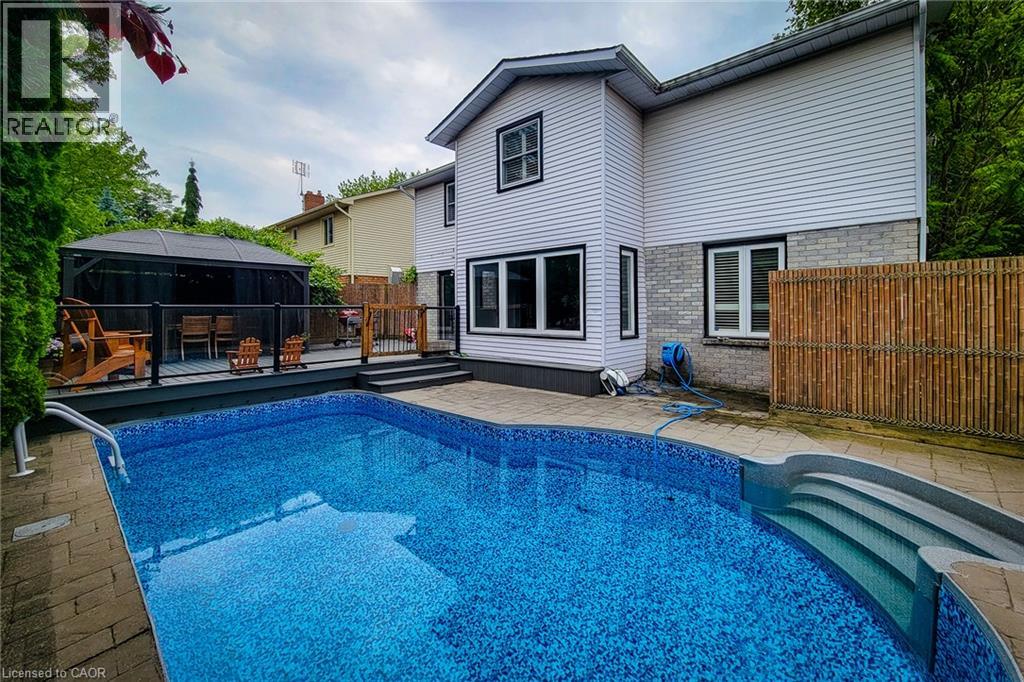 29 Woodside Square Property Photo 5