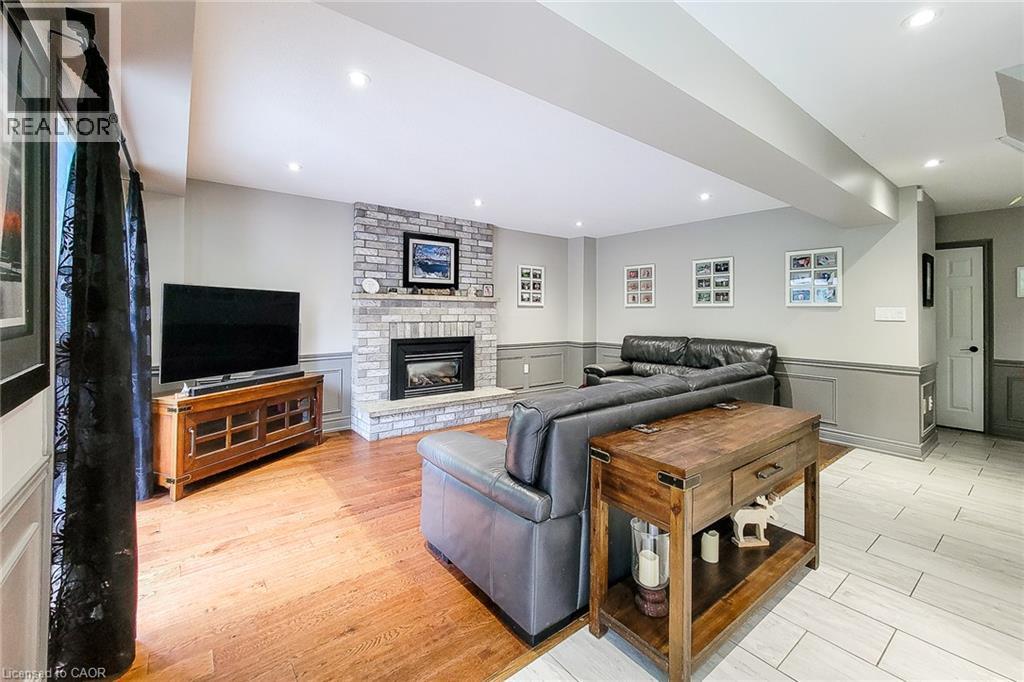 29 Woodside Square Property Photo 18