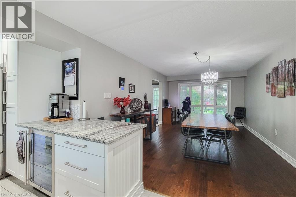 29 Woodside Square Property Photo 26