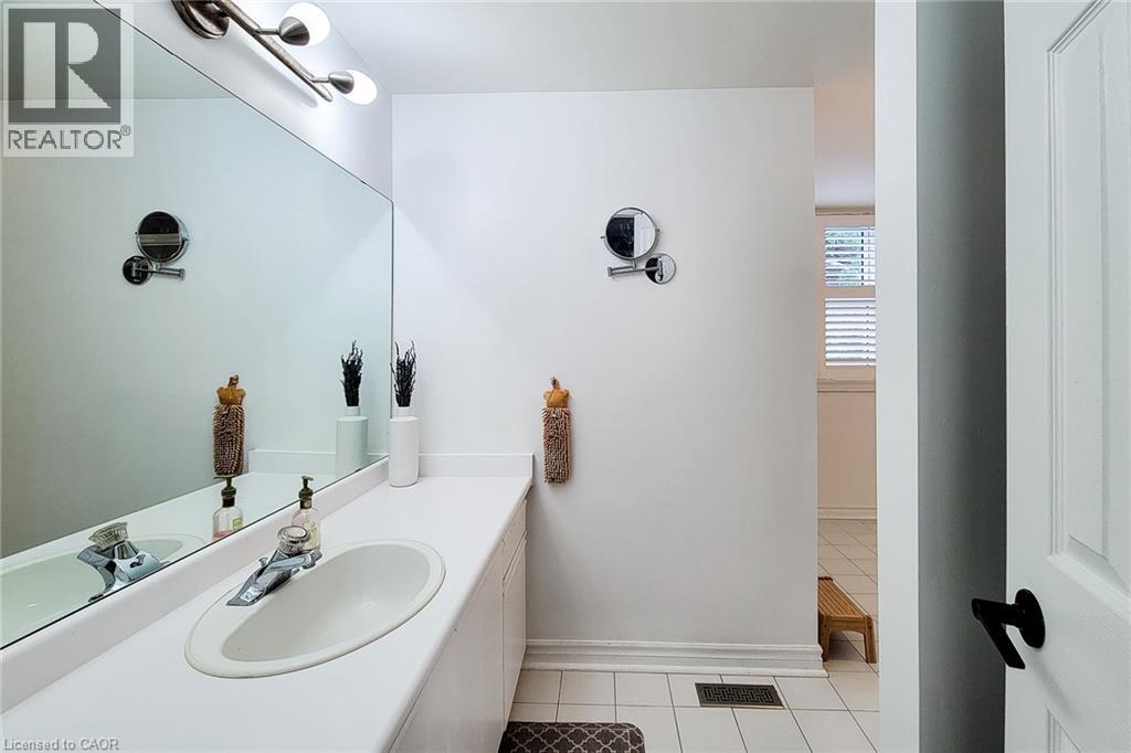 29 Woodside Square Property Photo 37